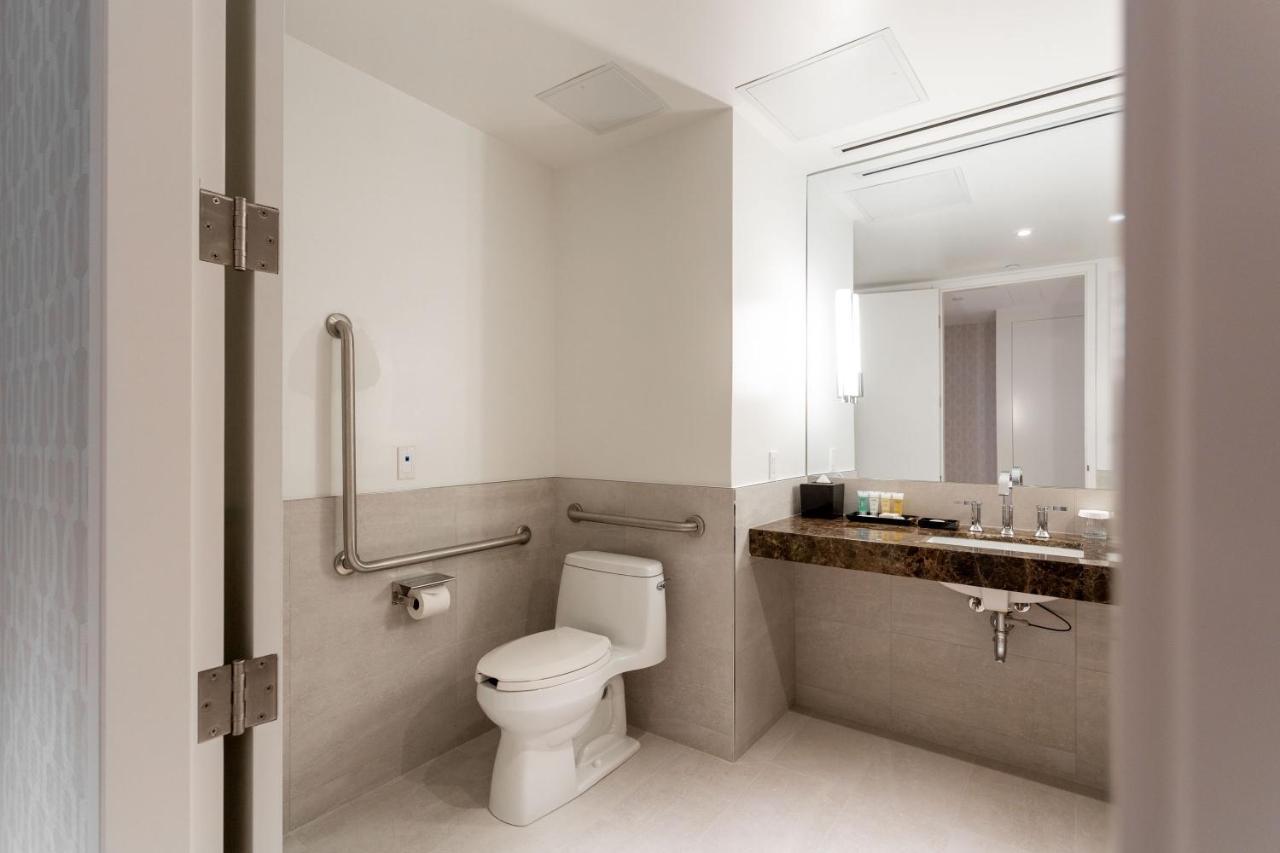 Sutton Place Hotel Торонто Екстериор снимка
