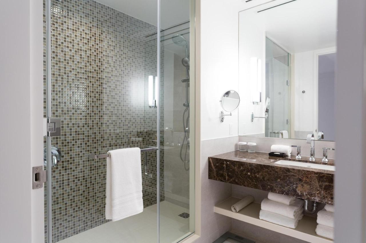 Sutton Place Hotel Торонто Екстериор снимка