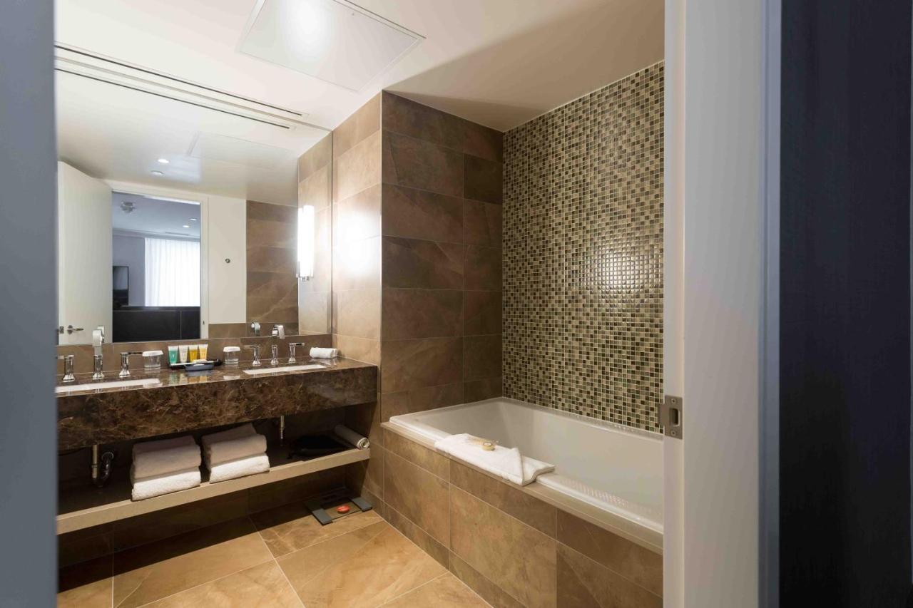 Sutton Place Hotel Торонто Екстериор снимка