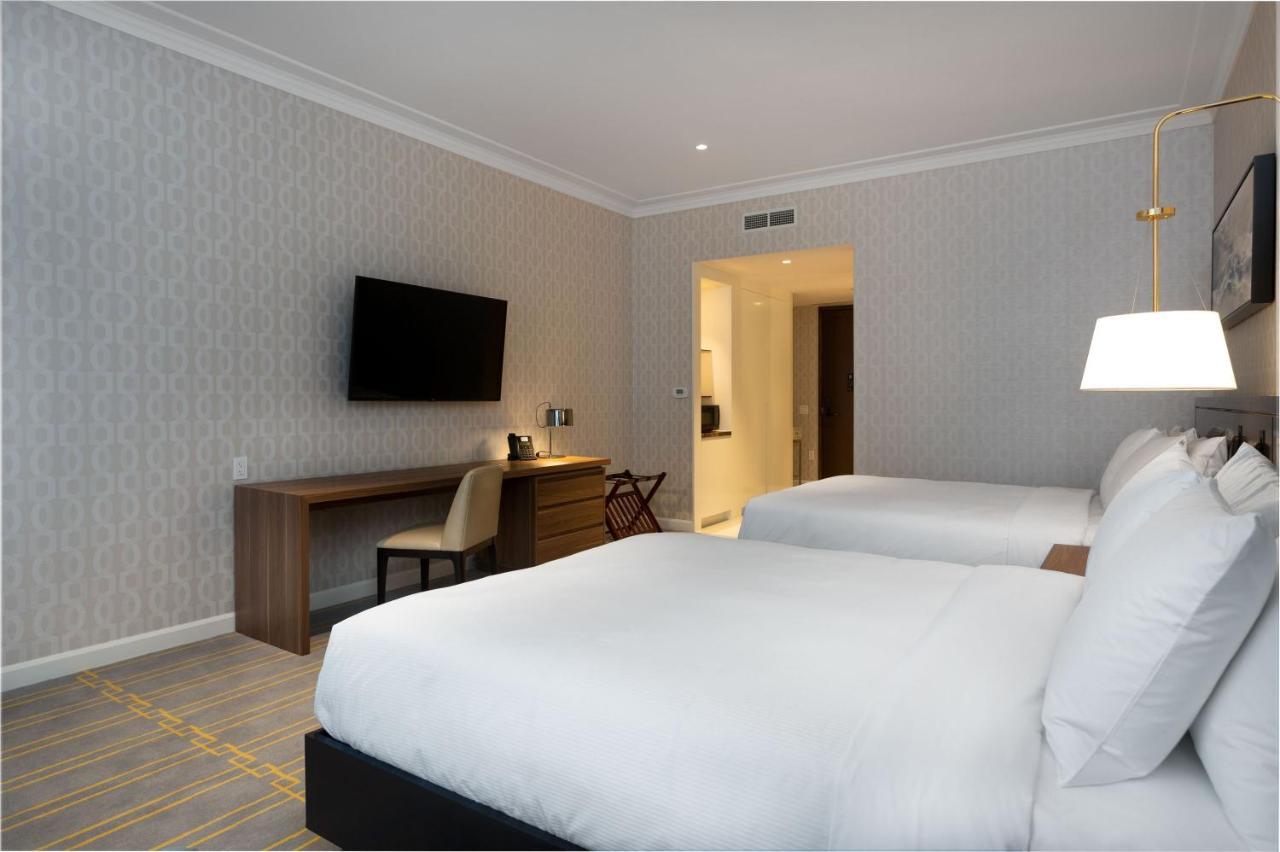 Sutton Place Hotel Торонто Екстериор снимка