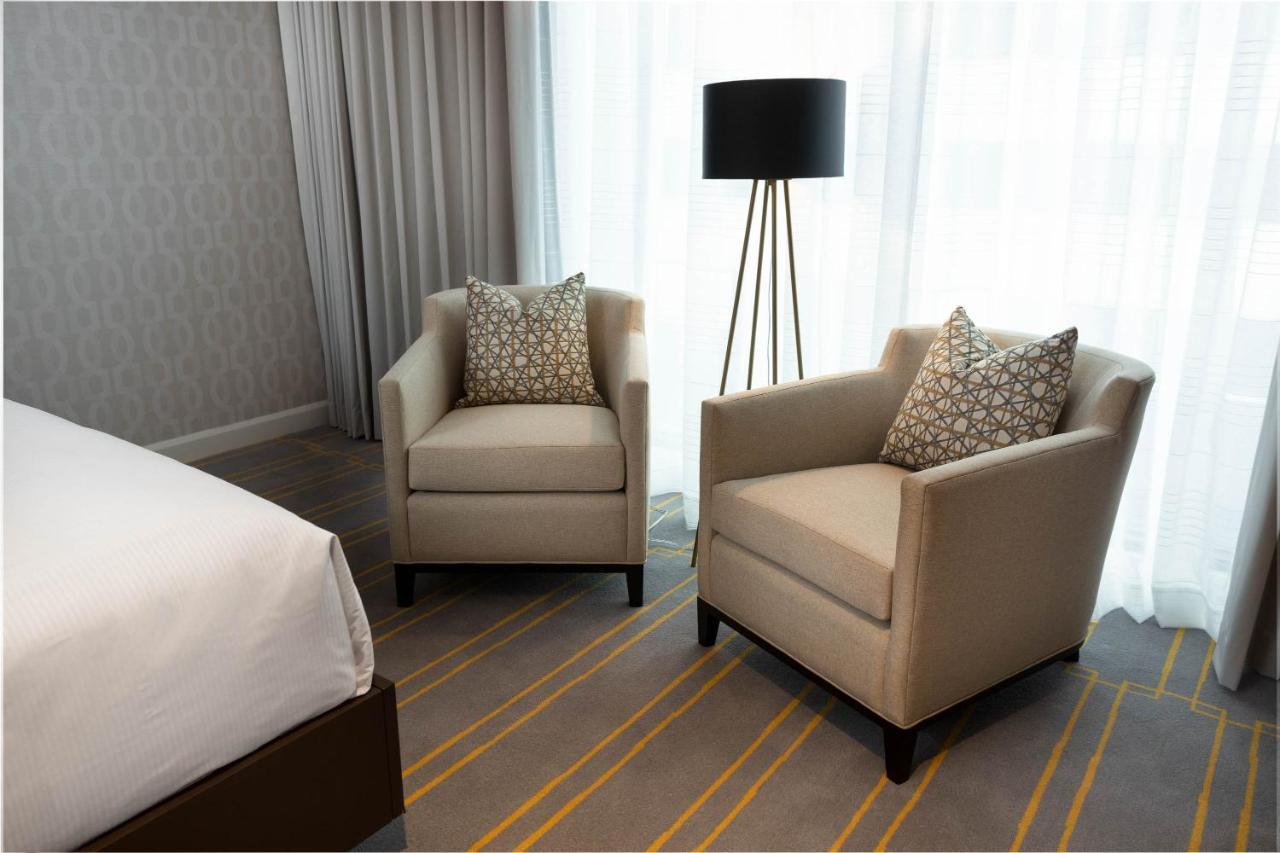 Sutton Place Hotel Торонто Екстериор снимка