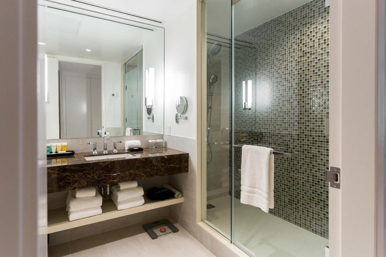 Sutton Place Hotel Торонто Екстериор снимка