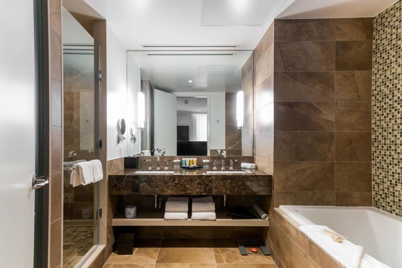 Sutton Place Hotel Торонто Екстериор снимка