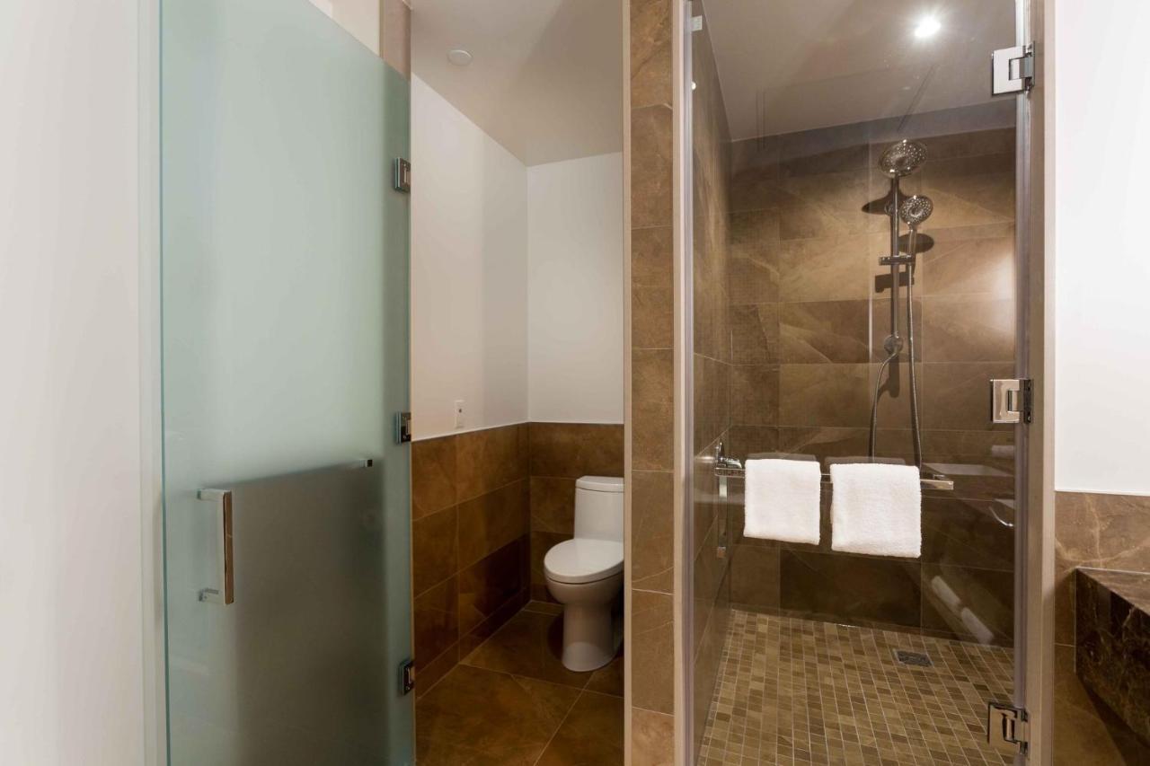 Sutton Place Hotel Торонто Екстериор снимка