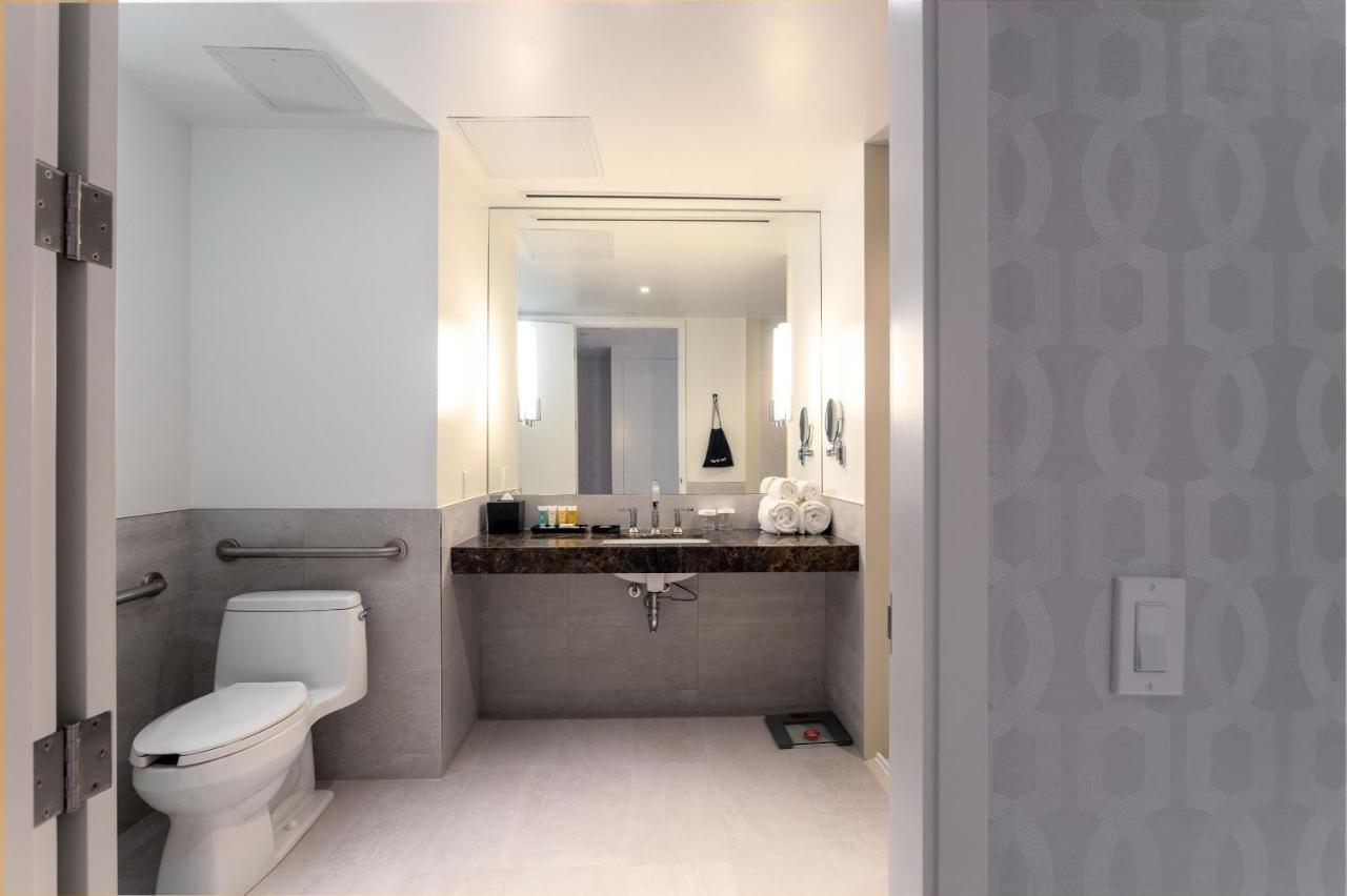 Sutton Place Hotel Торонто Екстериор снимка