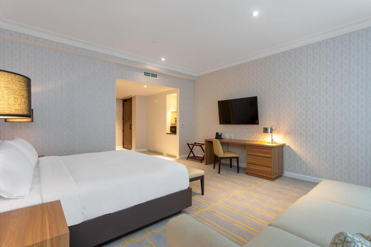 Sutton Place Hotel Торонто Екстериор снимка