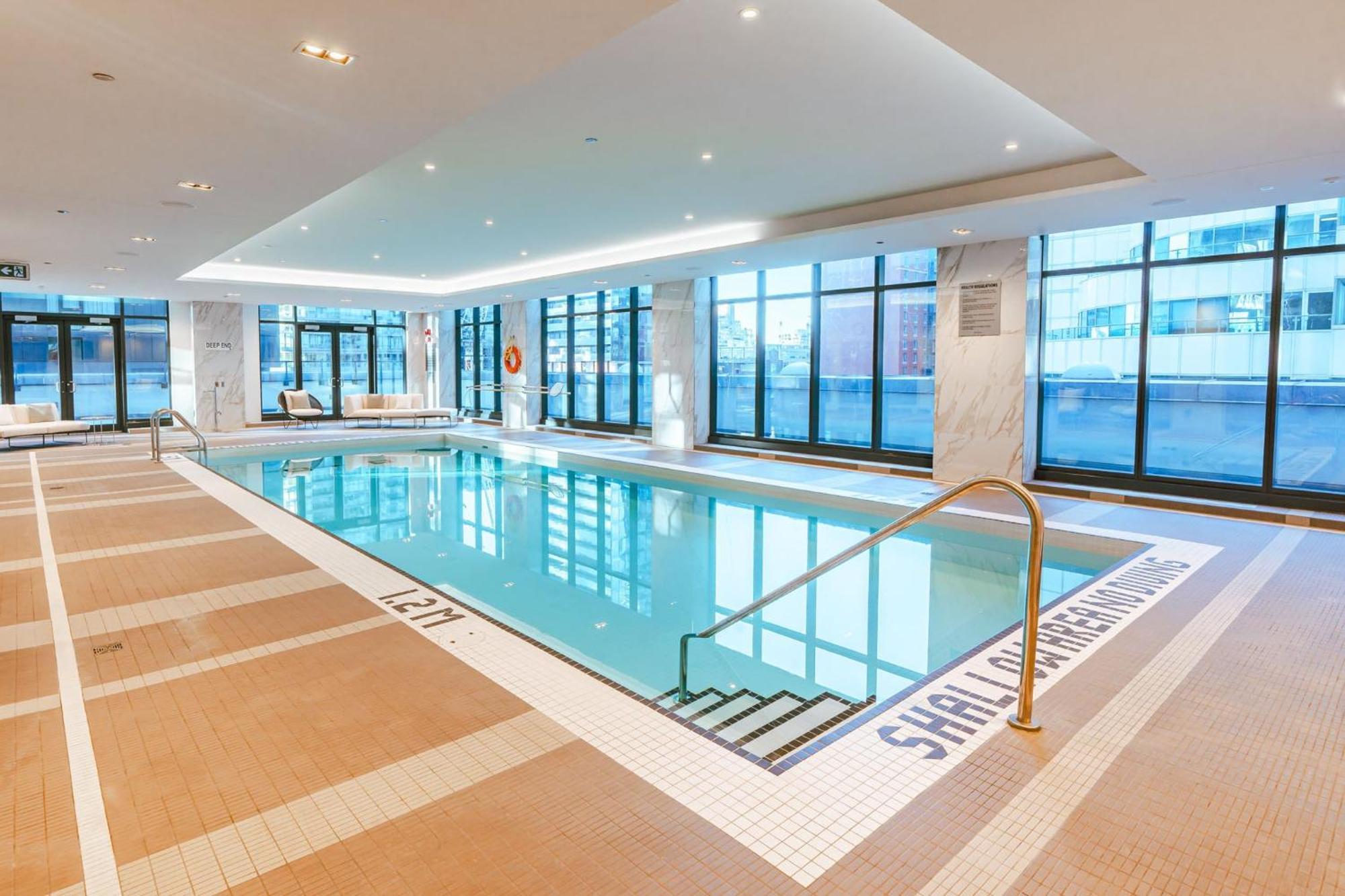 Sutton Place Hotel Торонто Екстериор снимка